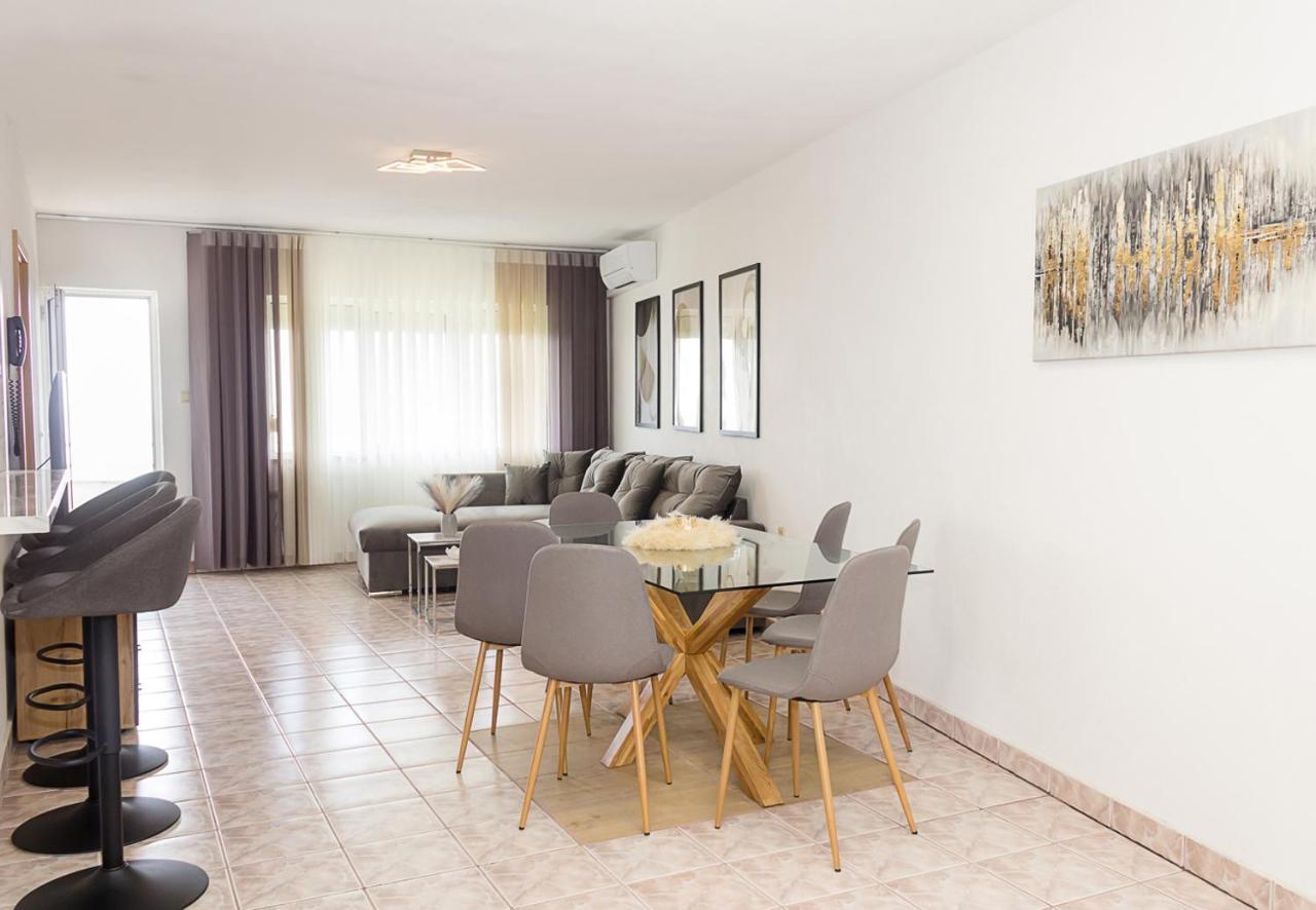 Apartament Two Identical Designer 2bd Flats With Sea View In By Flat Mаnager